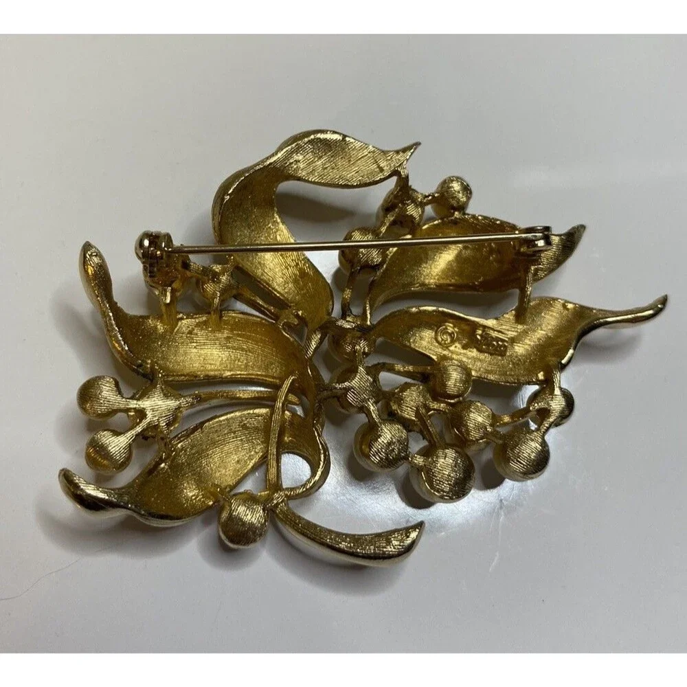 Vintage Signed CORO Goldtone Leaf Brooch with Faux Pearls